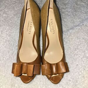 Talbots Womens Leather Pumps. Tan peep toe with bow tie. Size 9.